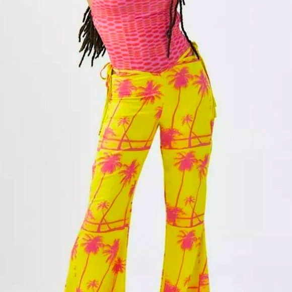 Urban Outfitters Size 0 - Yellow Pink
Tropical Palm Tree Cut Out Flare
Pants NWT - Picture 3 of 7